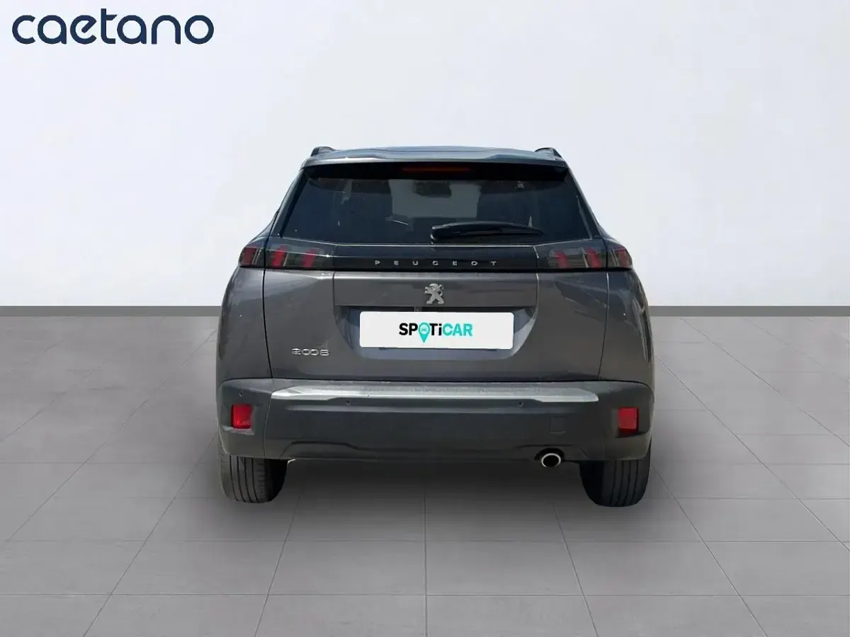 Usado Peugeot 2008 Allure 110 CV (80 kW) 2022 Gris SUV
