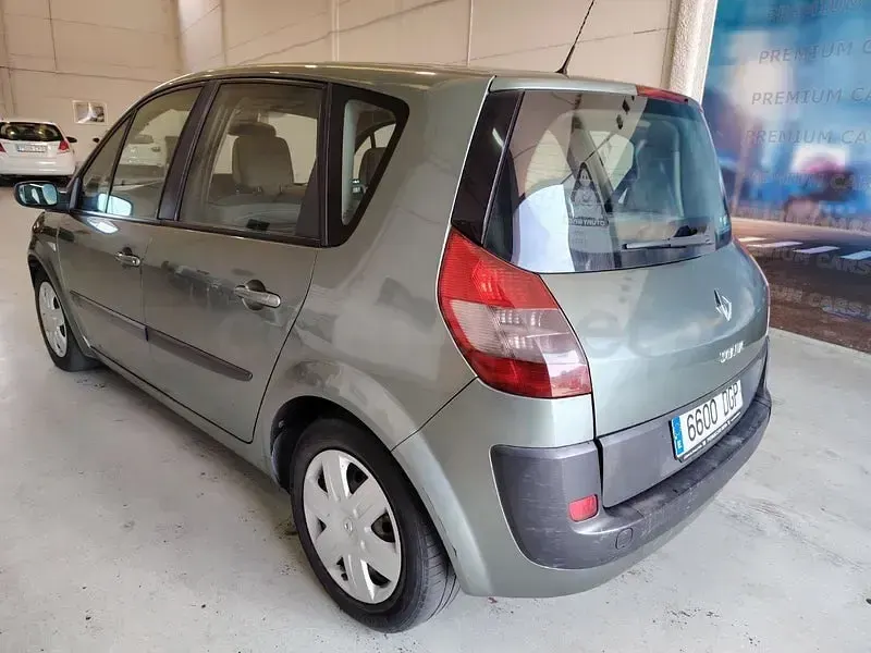 Usado Renault Grand Scénic Expression 130 CV (95 kW) 2005 Verde Monovolumen