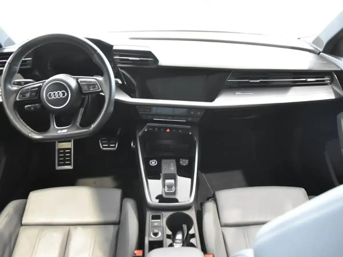 Usado Audi A3 150 CV (110 kW) 2022 Amarillo Berlina