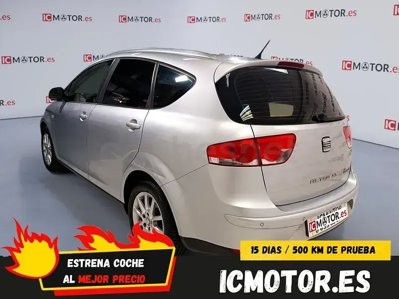 Usado Seat Altea Style 105 CV (77 kW) 2011 Gris / plata Monovolumen