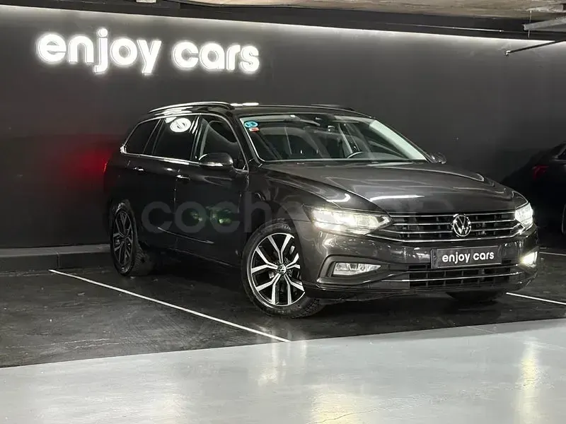 Begagnad VW Passat Executive 150 HK (110 kW) 2022 Grå Kombi