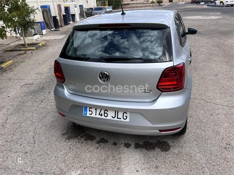 Usado VW Polo Cross 90 CV (66 kW) 2016 Gris / plata Utilitario