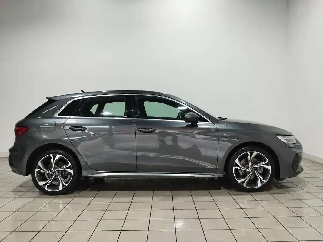 Usado Audi A3 Sportback e-tron S-Line 204 CV (150 kW) 2025 Gris Utilitario