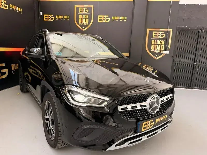 Usado Mercedes GLA200 150 CV (110 kW) 2022 Negro SUV