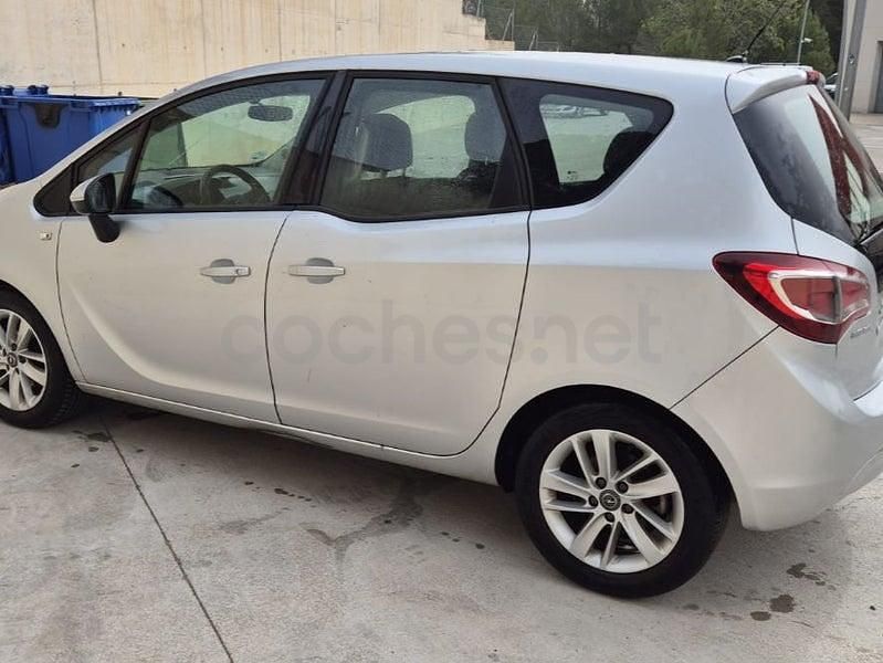 Usado Opel Meriva Selective 120 CV (88 kW) 2016 Gris / plata Monovolumen