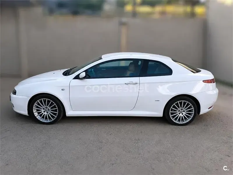 Usado Alfa Romeo GT Distinctive 150 CV (110 kW) 2004 Blanco Coupe