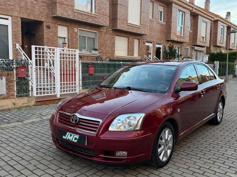 Usado Toyota Avensis Executive 116 CV (85 kW) 2004 Granate Berlina