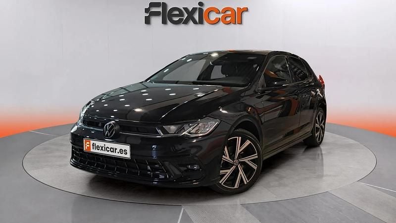 Usado VW Polo R-line 110 CV (80 kW) 2022 Negro Utilitario