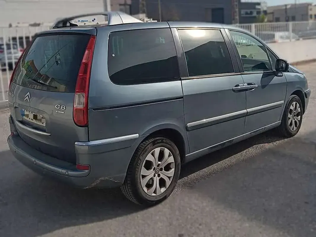 Usado Citroën C8 Exclusive 131 CV (96 kW) 2010 Gris Monovolumen