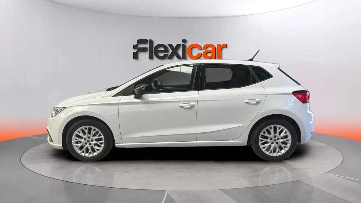 Usado Seat Ibiza FR 110 CV (80 kW) 2023 Blanco Utilitario