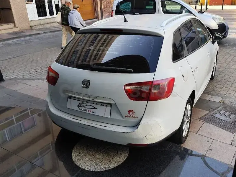 Usado Seat Ibiza ST Reference 90 CV (66 kW) 2012 Blanco Familiar