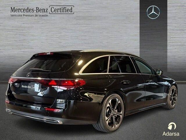 Usado Mercedes E300 313 CV (230 kW) 2025 Negro obsidiana Familiar