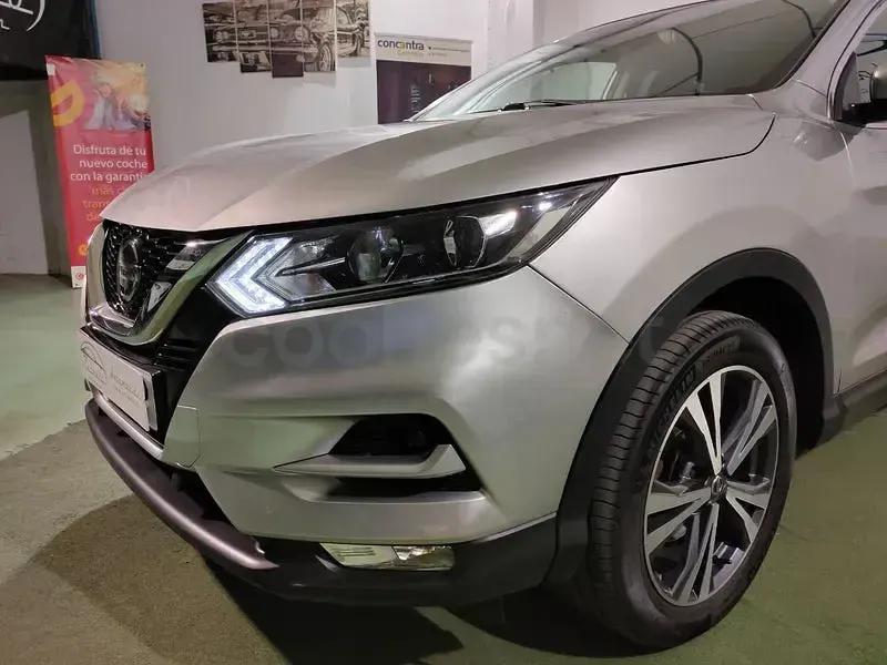 Usado Nissan Qashqai N-Connecta 130 CV (95 kW) 2018 Gris / plata SUV