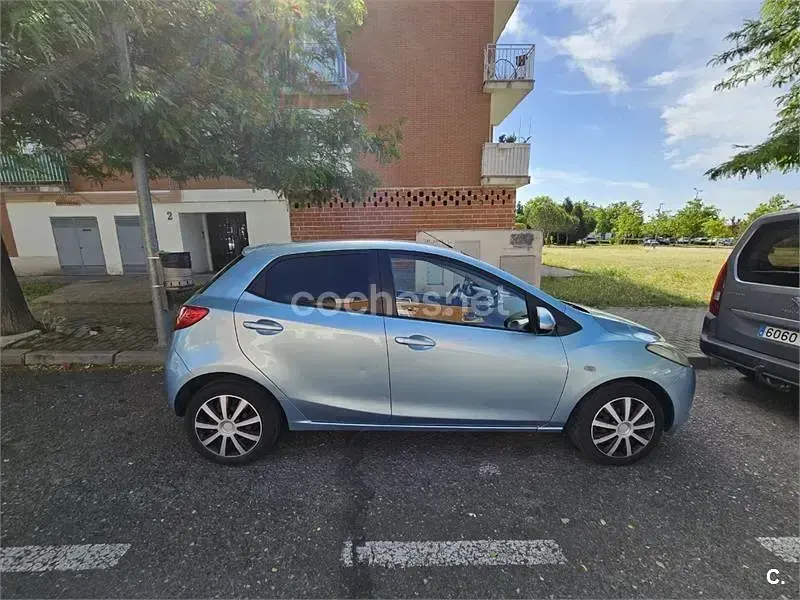 Usado Mazda 2 Active 68 CV (50 kW) 2008 Azul Utilitario