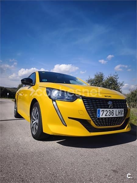 Usado Peugeot 208 Active 100 CV (73 kW) 2020 Amarillo Utilitario