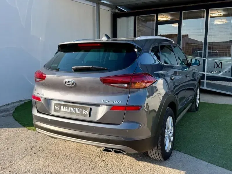 Usado Hyundai Tucson 115 CV (84 kW) 2020 Gris / plata SUV