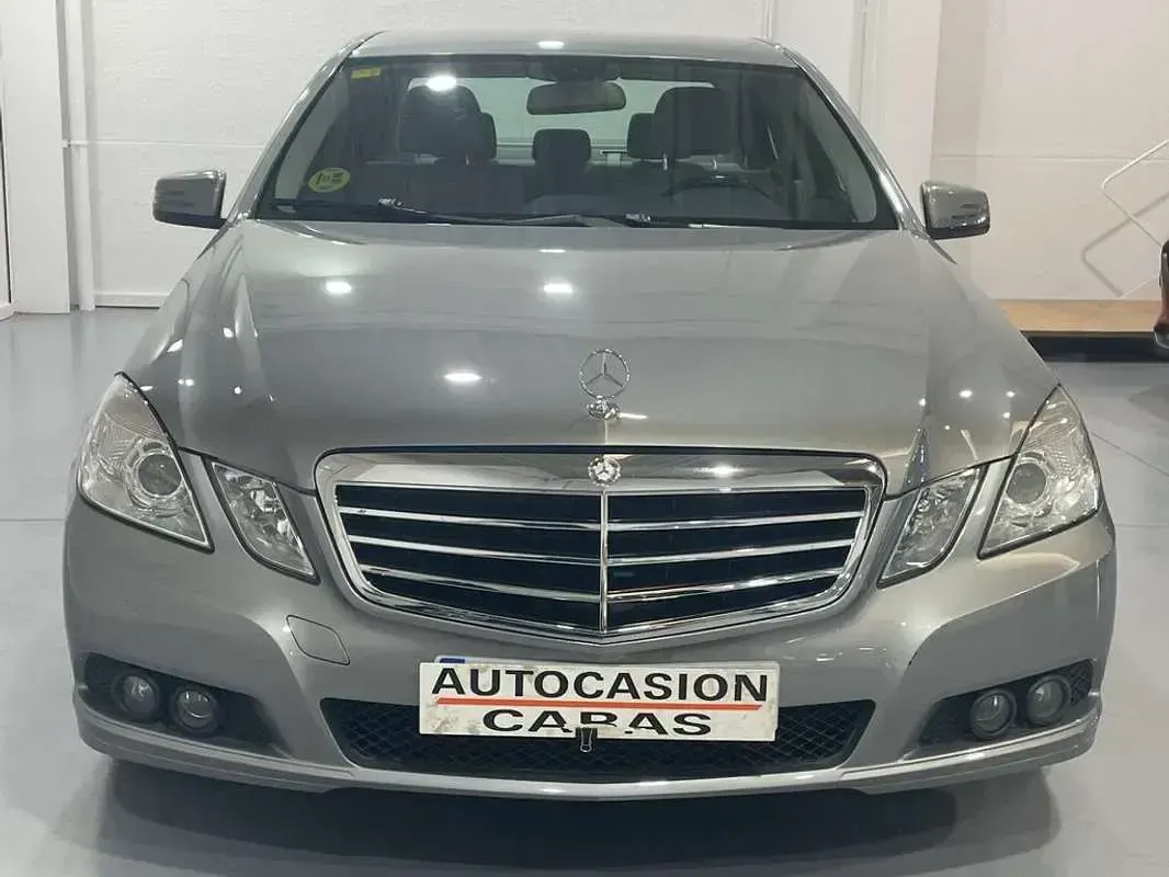 Usado Mercedes E220 Avantgarde 170 CV (125 kW) 2010 Gris Berlina
