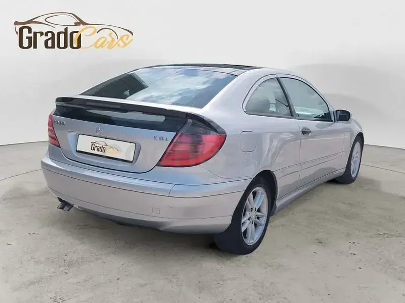 Usado Mercedes C220 143 CV (105 kW) 2002 Gris / plata Berlina