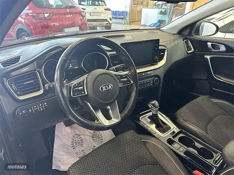 Usado Kia XCeed 141 CV (103 kW) 2022 Gris SUV