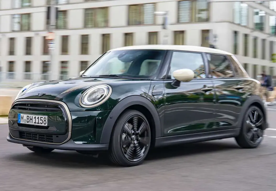 Usado Mini Cooper 136 CV (100 kW) 2022 Negro Utilitario