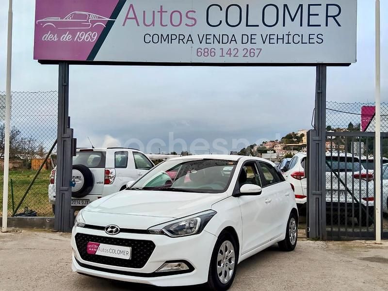 Usado Hyundai i20 90 CV (66 kW) 2015 Blanco Berlina