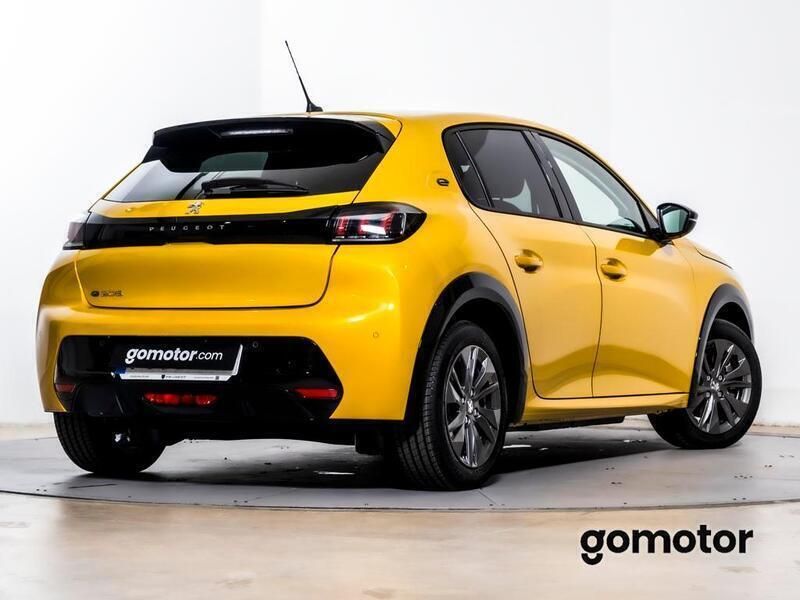 Usado Peugeot e-208 Allure 100 kW (136 CV) 2023 Amarillo Utilitario