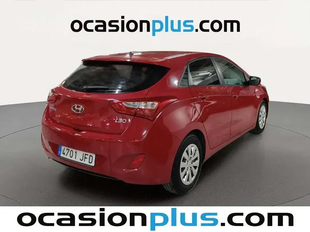 Usado Hyundai i30 90 CV (66 kW) 2015 Rojo Utilitario