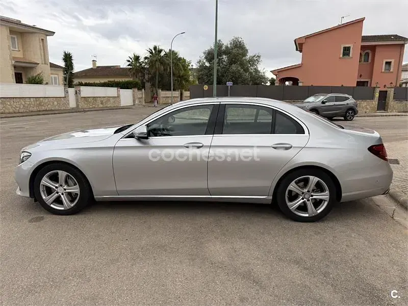 Usado Mercedes E220 194 CV (142 kW) 2016 Gris / plata Berlina