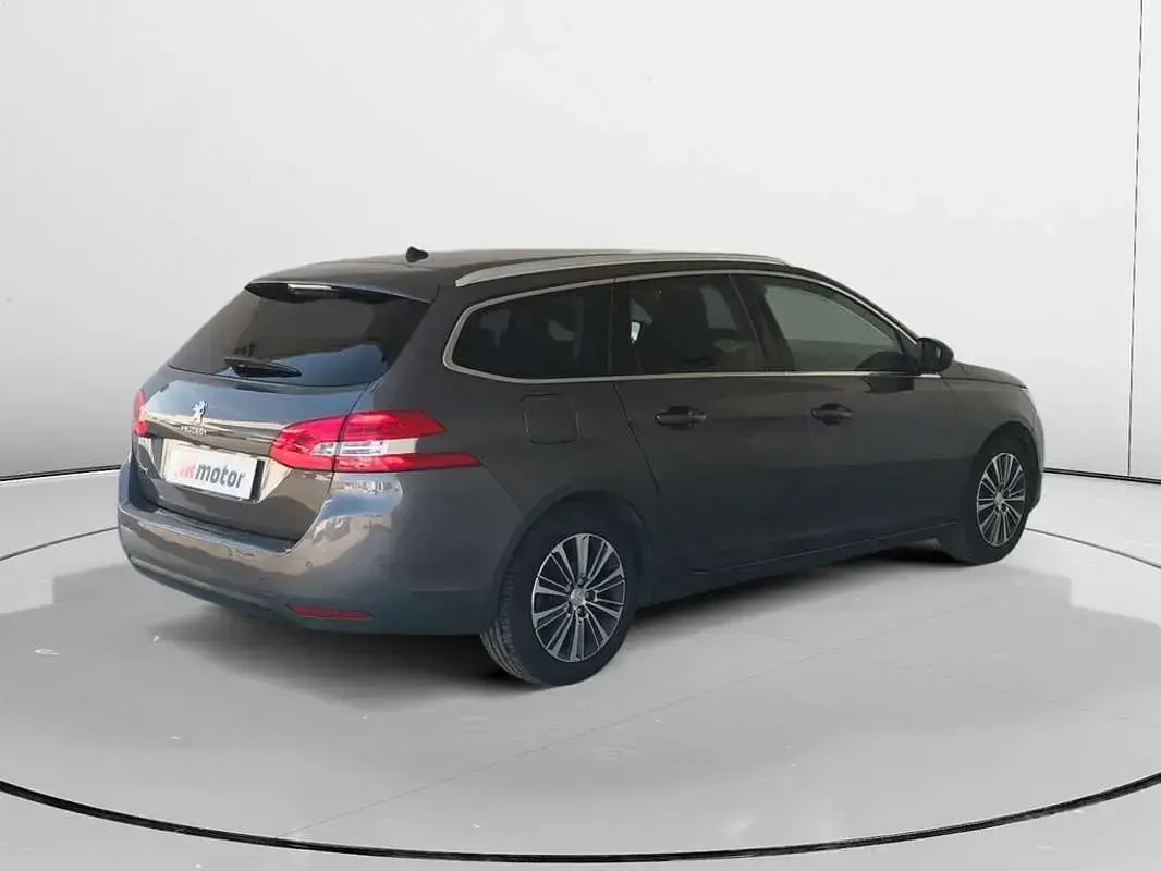 Usado Peugeot 308 SW Allure 131 CV (96 kW) 2021 Gris Familiar