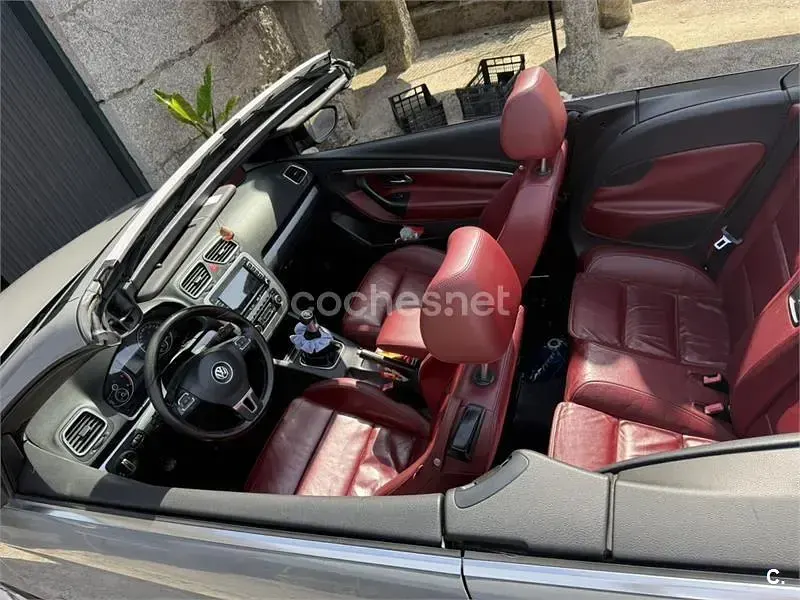 Usado VW Eos Sport 140 CV (102 kW) 2011 Gris / plata Descapotable