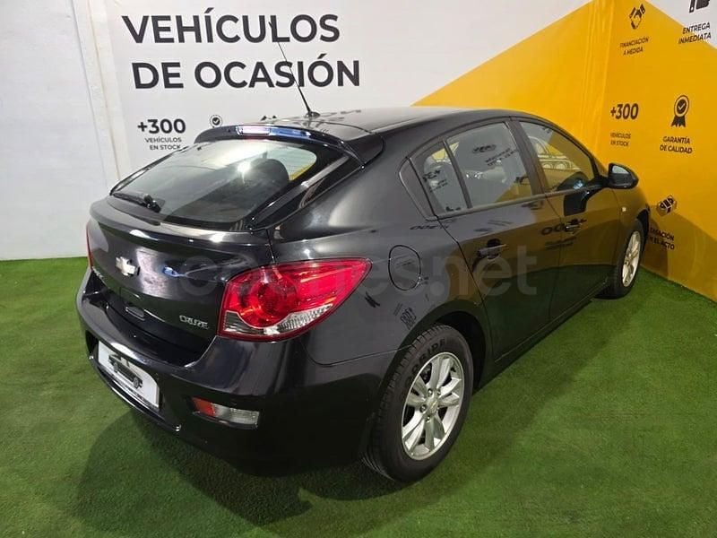 Usado Chevrolet Cruze LT 163 CV (119 kW) 2013 Negro Berlina