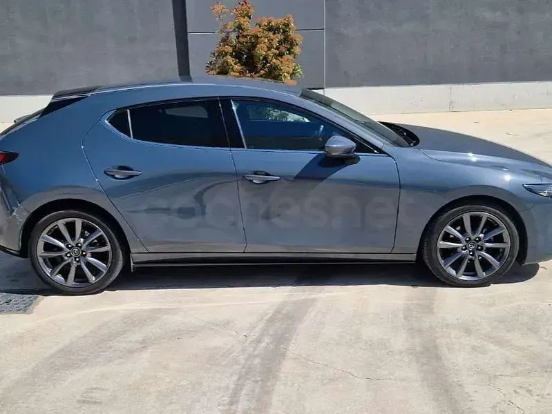 Usado Mazda 3 Exclusive-Line 122 CV (89 kW) 2023 Gris / plata Berlina