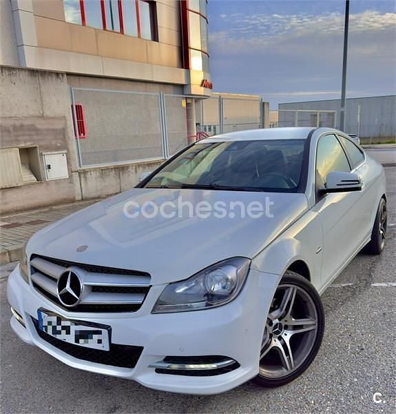 Usado Mercedes C220 170 CV (125 kW) 2012 Blanco Coupe