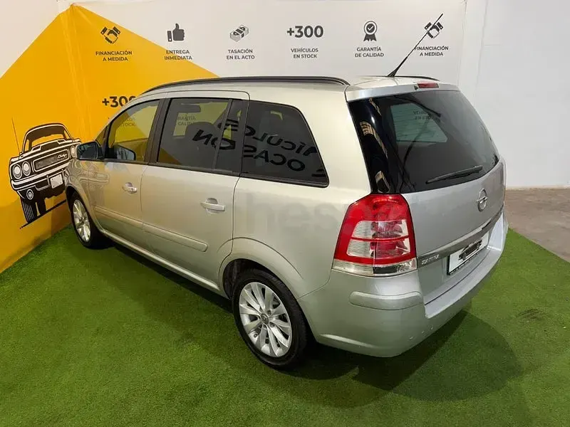 Usado Opel Zafira Family 110 CV (80 kW) 2014 Gris / plata Monovolumen