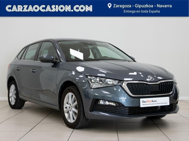 Gris Usado 2021 Skoda Scala Ambition Utilitario | 18.500 € (Un poco caro) - Imagen 1/4