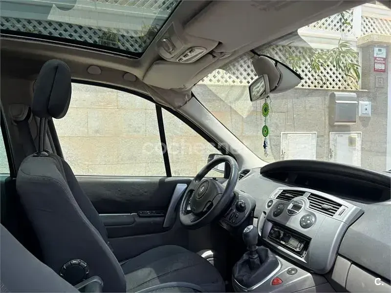 Usado Renault Scenic E-Tech Dynamique 105 CV (77 kW) 2008 Gris / plata Monovolumen