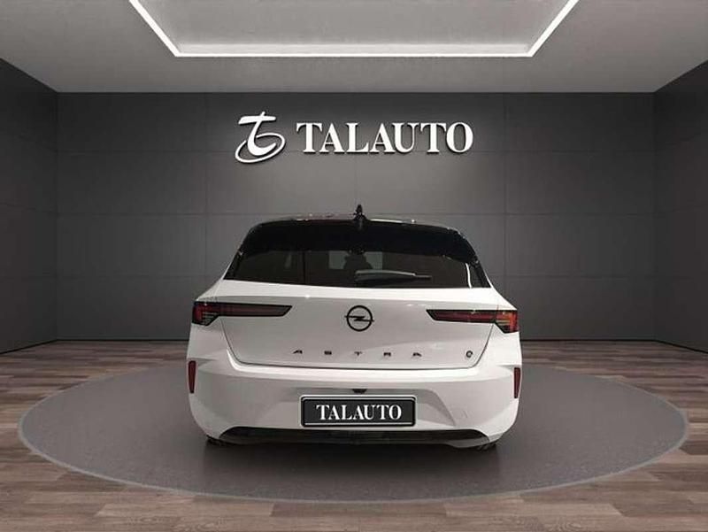 Usado Opel Astra 114 kW (156 CV) 2023 Blanco Berlina