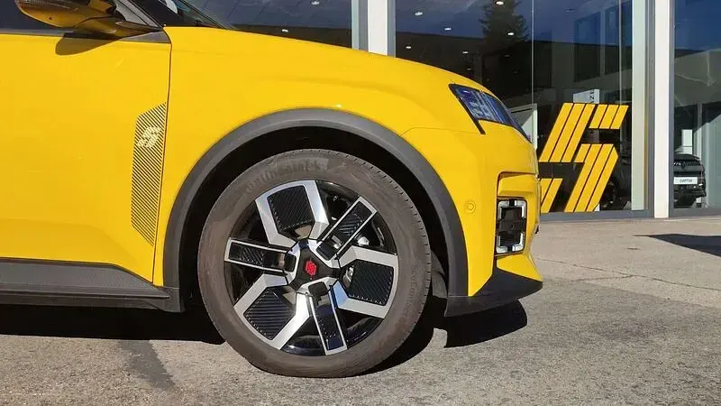 Usado Renault R5 Techno 88 kW (120 CV) 2025 Amarillo Utilitario