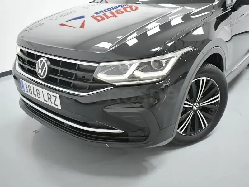 Usado VW Tiguan Life 150 CV (110 kW) 2021 Negro SUV