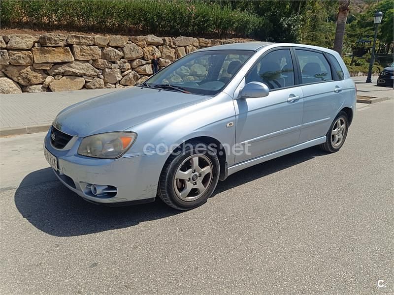 Gris / plata Usado 2006 Kia Cerato EX Berlina | 2300 € - Imagen 1/4