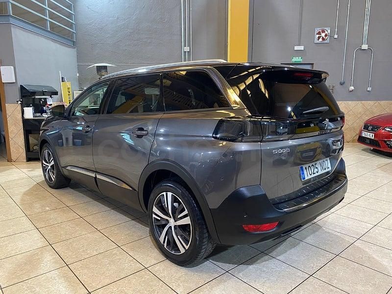 Usado Peugeot 5008 Allure 130 CV (95 kW) 2021 Gris / plata SUV