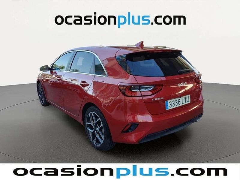 Używany Kia Ceed 120 KM (88 kW) 2022 Czerwony Hatchback