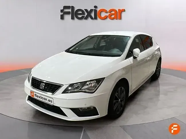 Usado Seat Leon Style 130 CV (95 kW) 2019 Blanco