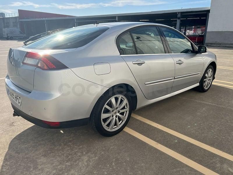 Usado Renault Laguna III Dynamique 110 CV (80 kW) 2011 Gris / plata Berlina