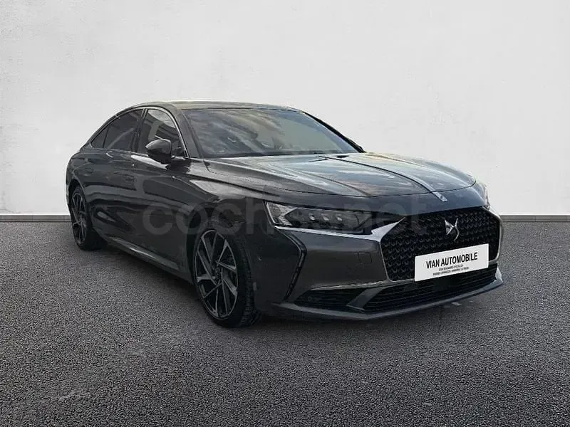 Usado DS Automobiles DS9 Rivoli 250 CV (183 kW) 2023 Gris / plata Berlina