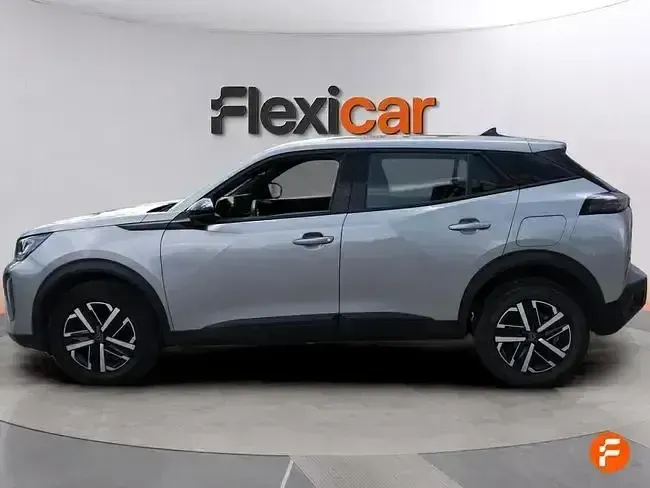 Usado Peugeot 2008 Active 100 CV (73 kW) 2023 Gris SUV