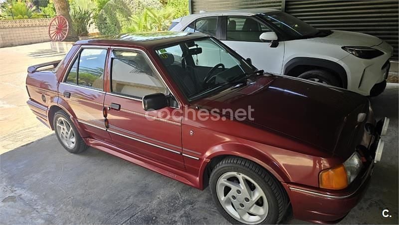 Usado Ford Orion Ghia 89 CV (65 kW) 1987 Granate Berlina