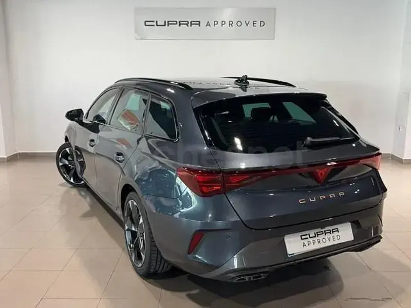 Usado Cupra Leon 150 CV (110 kW) 2024 Gris / plata Familiar