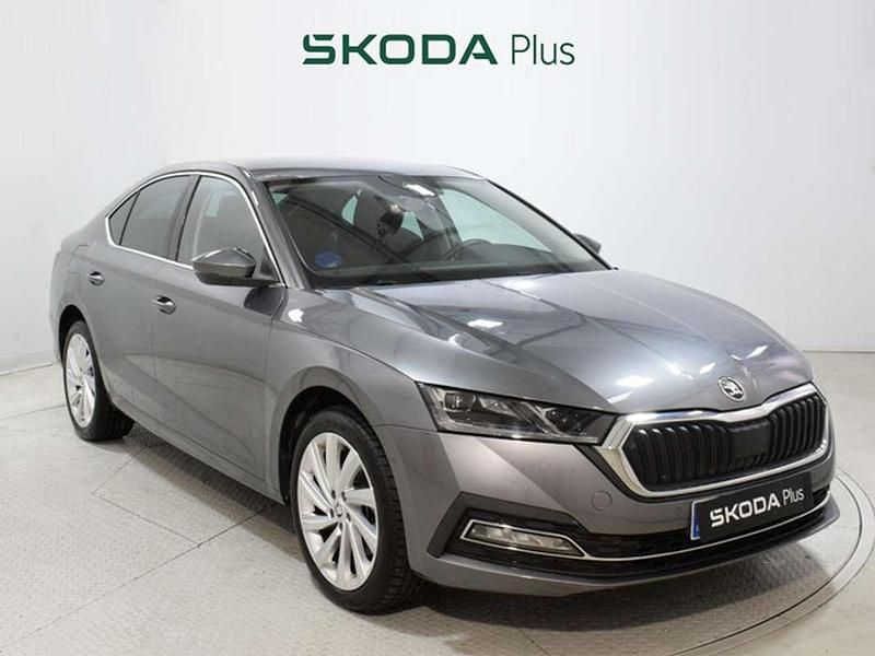 Gris Usado 2022 Skoda Octavia Style Utilitario | 24.000 € (Precio justo) - Imagen 1/4