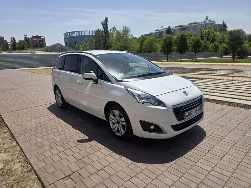 Usado Peugeot 5008 Style 131 CV (96 kW) 2016 Blanco Monovolumen